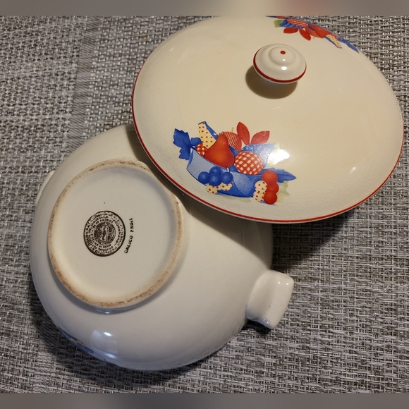 Universal Pottery Calico Fruit Casserole Ovenware Dish & Lid - Picture 3 of 5